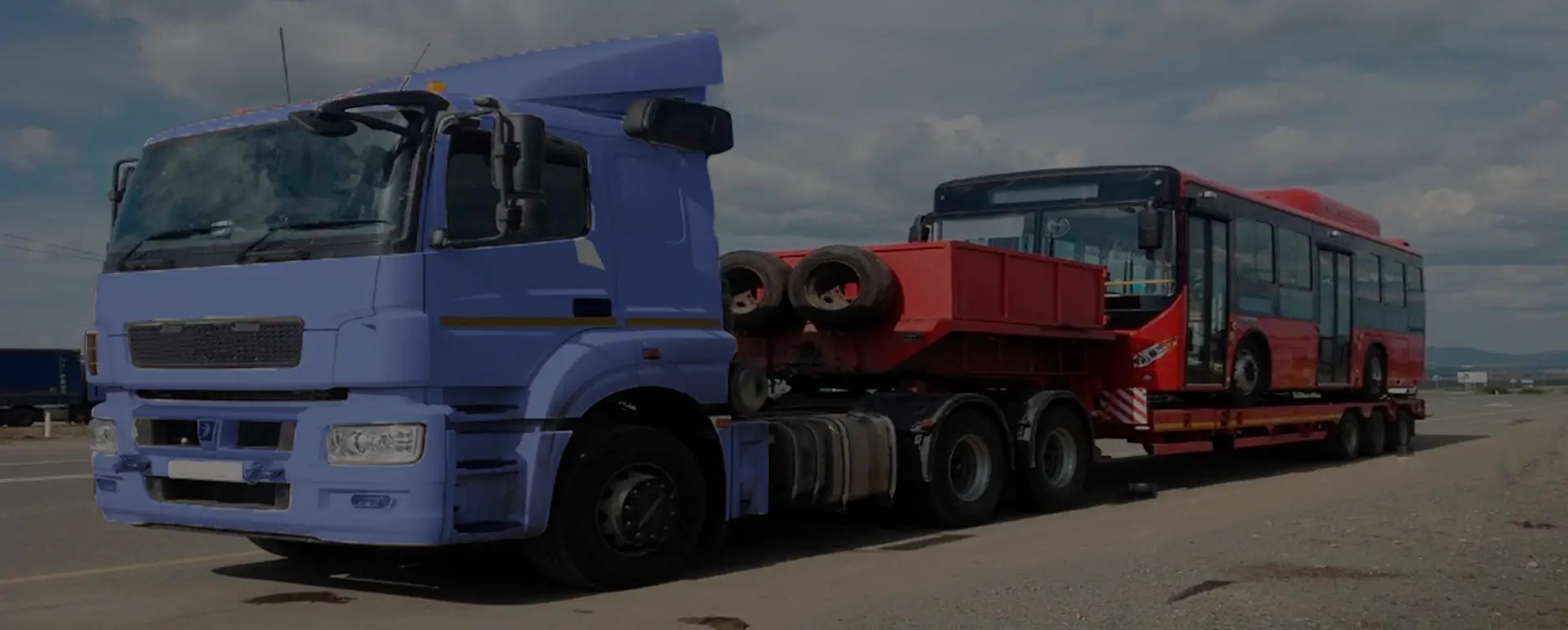 Доставка автобусов по России из Воскресенского и странам СНГ тралом с низкорамным прицепом